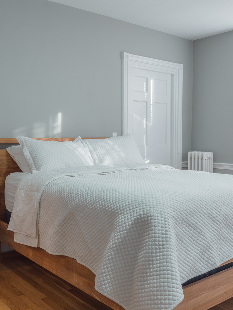 Comfortable bedroom for couples stay at New Bedford